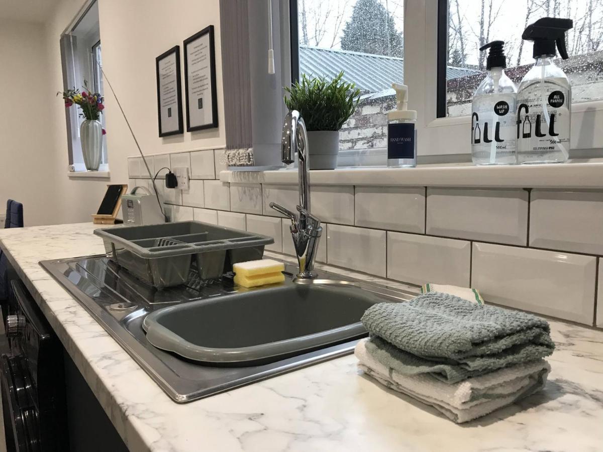 Stylish Modern 3-Bed House Nr Manchester City Ctr 怀特菲尔德 外观 照片