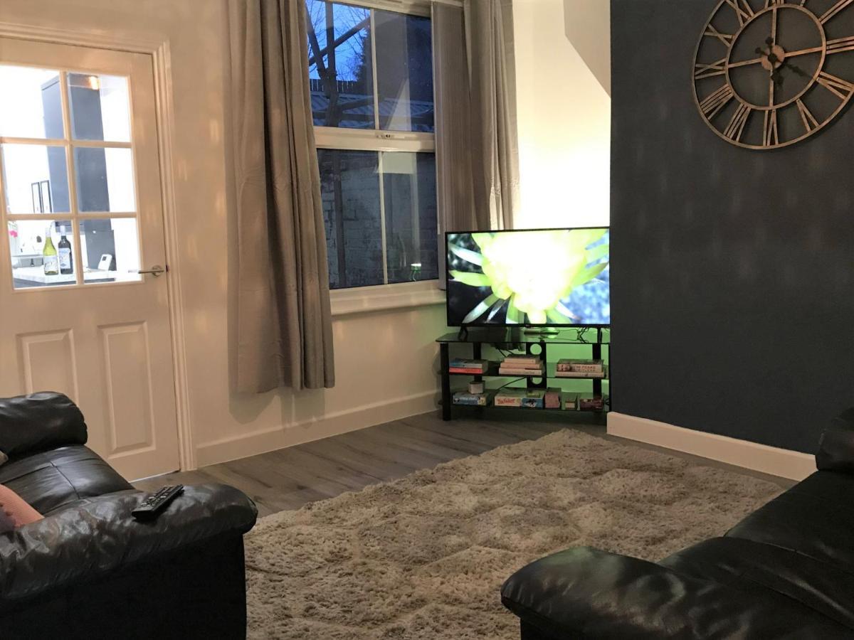 Stylish Modern 3-Bed House Nr Manchester City Ctr 怀特菲尔德 外观 照片