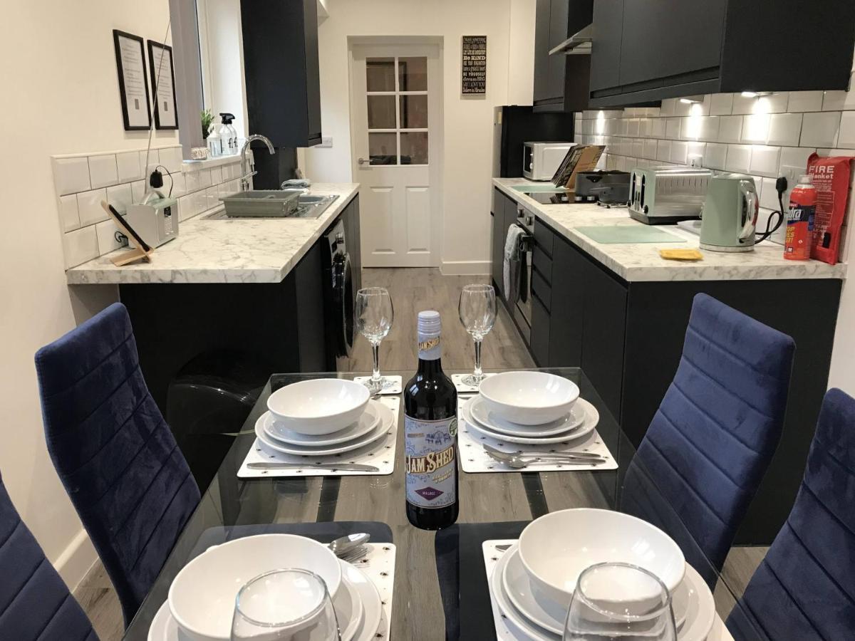Stylish Modern 3-Bed House Nr Manchester City Ctr 怀特菲尔德 外观 照片