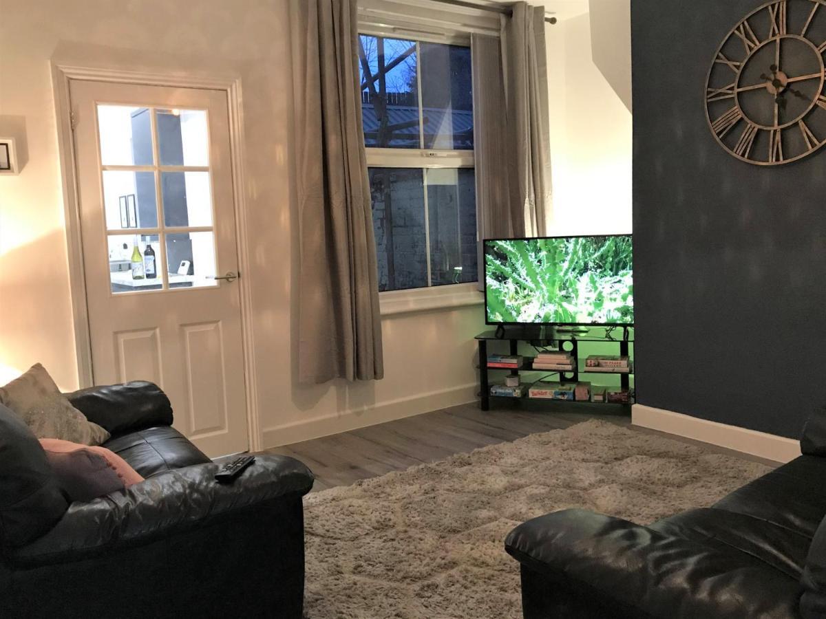 Stylish Modern 3-Bed House Nr Manchester City Ctr 怀特菲尔德 外观 照片