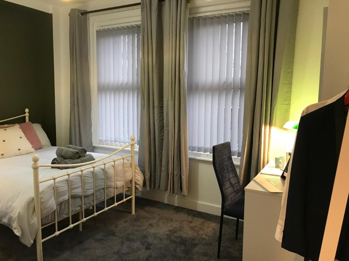 Stylish Modern 3-Bed House Nr Manchester City Ctr 怀特菲尔德 外观 照片