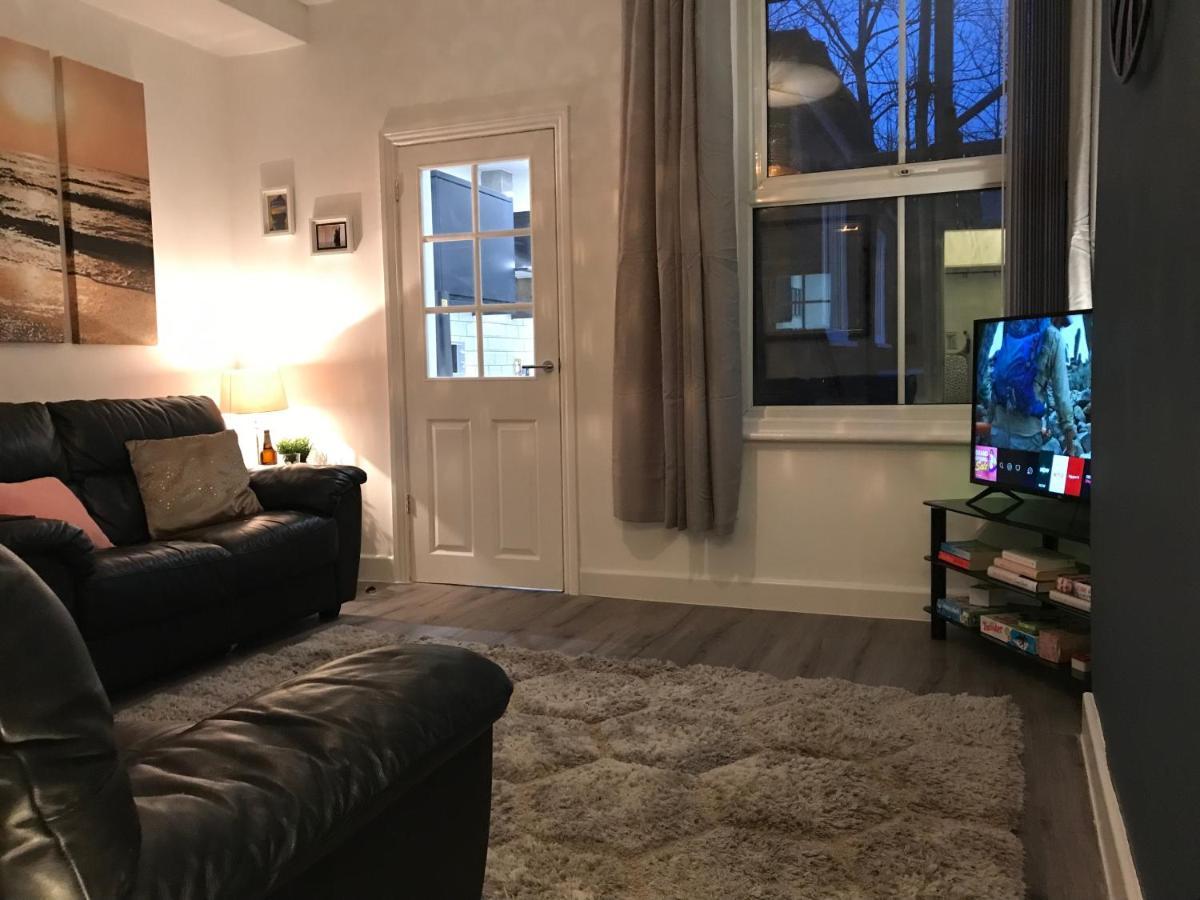 Stylish Modern 3-Bed House Nr Manchester City Ctr 怀特菲尔德 外观 照片