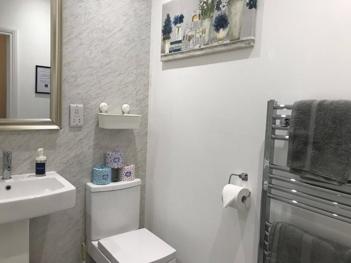 Stylish Modern 3-Bed House Nr Manchester City Ctr 怀特菲尔德 外观 照片