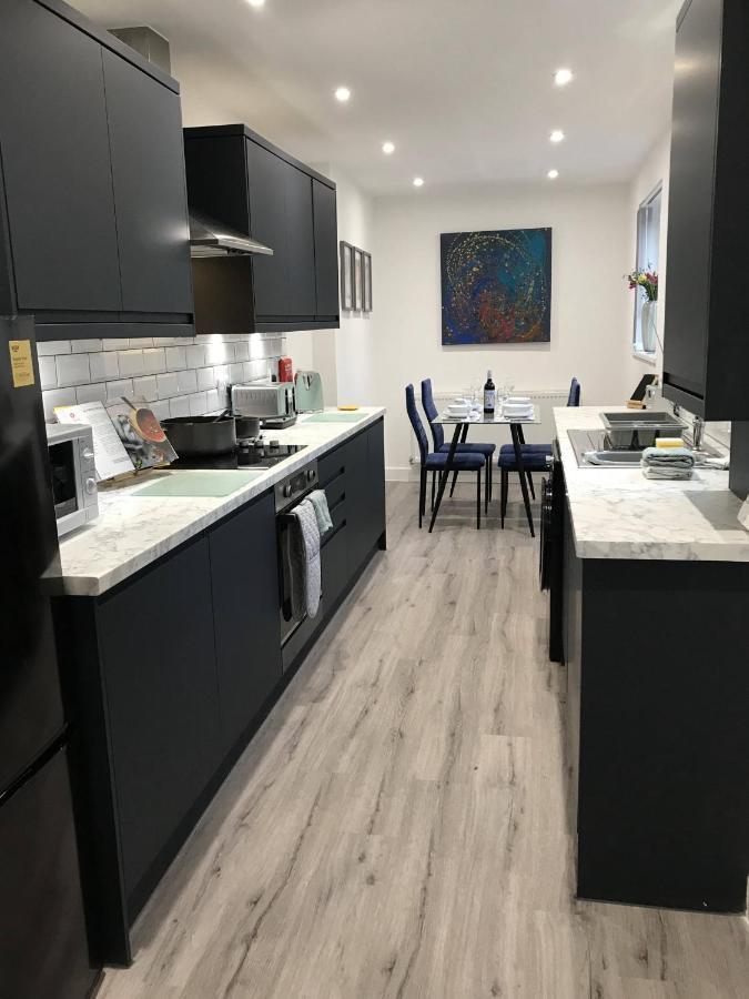 Stylish Modern 3-Bed House Nr Manchester City Ctr 怀特菲尔德 外观 照片